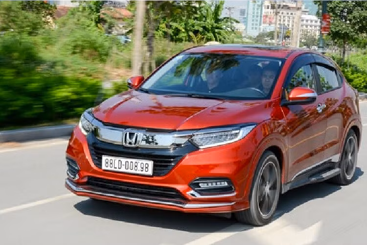 Honda HR-V tại Việt Nam được trang bị động cơ 1.8 lít nạp khí tự nhiên cho công suất tối đa 141 mã lực tại vòng tua 6.500 vòng/phút, mô-men xoắn cực đại 172 Nm tại vòng tua 4.300 vòng/phút, kèm hộp số tự động vô cấp.