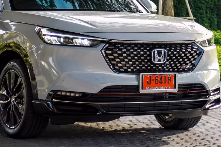 Với động cơ tăng áp 1.5 lít (thay cho động cơ 1.8 lít ở bản cũ), xe có công suất tối đa 175 mã lực, mô-men xoắn 240 Nm từ vòng tua 1.700 đến 4.500 vòng / phút. Dù chưa có thông tin về hộp số nhưng nhiều khả năng vẫn là hộp số tự động vô cấp quen thuộc ở các dòng xe của Honda.