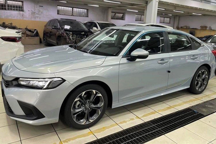 Nhìn chung với mức giá ít hơn 19 triệu đồng so với bản cũ, Honda Civic G 2022 vẫn là lựa chọn đáng để người dùng cân nhắc nếu tìm kiếm một mẫu sedan hạng C nhiều công nghệ. Điểm đánh đổi duy nhất chỉ là ghế nỉ và vô lăng nhựa nhưng đây cũng là 2 điểm dễ khắc phục nhất.