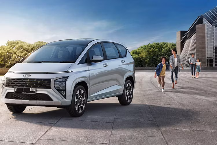 Trang bị an toàn của xe có gói công nghệ Smart Sense là điểm nhấn gồm các tính năng hiện đại như hỗ trợ tránh va chạm phía trước, cảnh báo khi người lái mất tập trung, hỗ trợ giữ làn đường, hỗ trợ bám làn đường, hỗ trợ tránh va chạm điểm mù và hỗ trợ tránh va chạm với phương tiện cắt ngang khi lùi.