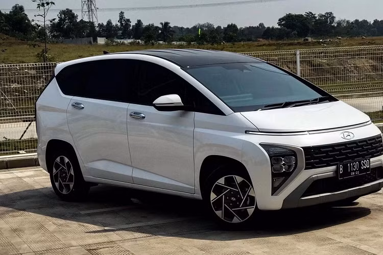 Tuy nhiên trong trường hợp nhắm đến yếu tố giá rẻ để cạnh tranh, cũng không loại trừ khả năng TC Motor sẽ lựa chọn không trang bị Smart Sense cho Hyundai Stargazer, chiến lược giống với Elantra mới vừa được ra mắt.