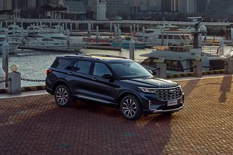 Explorer được sản xuất bởi Changan Ford tại Trung Quốc, dự kiến sẽ ra mắt thị trường trong những tháng tới. Giá xe Ford Explorer 2023 chưa được công bố chính thức, nó hứa hẹn sẽ ra mắt thực tế ở triển lãm Chengdu Auto Show vào cuối tháng 8 năm nay.