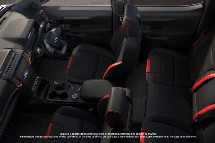 Tiếp đến là nắp ca-pô tích hợp khe gió, cản va dành riêng cho Ford Ranger Raptor 2022, đi kèm tấm ốp màu bạc, bệ bước chân bên sườn bằng nhôm và logo "Raptor". Ngoài ra, gầm xe còn được bảo vệ bằng tấm ốp cỡ lớn hơn bên dưới cản trước, làm bằng thép cường độ cao dày 58 mm. Tấm ốp này còn bảo vệ cả động cơ và hộp số phụ của xe. Cuối cùng là móc kéo ở cả hai đầu xe, phòng trường hợp cần cứu hộ.