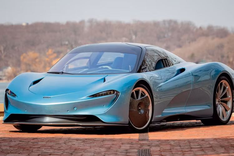 Chiếc McLaren Speedtail đặc biệt này là mang số thứ tự 87 trong 106 xe được sản xuất và vì ở Mỹ, nên nó được nhập khẩu dưới dạng “xe triển lãm hoặc trưng bày”. Điều này cũng đồng nghĩa là chiếc xe Speedtail này chỉ có thể lái tới 4.023 km mỗi năm. Hiện tại chiếc xe đã đi được 442 km và dự kiến sẽ được bán ra với mức giá từ 2,8 - 3 triệu USD (tương đương 64 tỷ - 69 tỷ đồng).