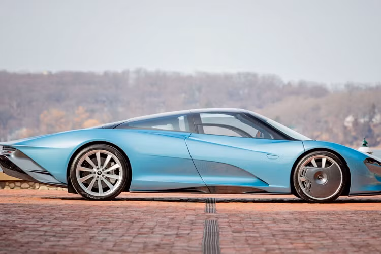 Cung cấp sức mạnh cho chiếc McLaren Speedtail đặc biệt này là động cơ tăng áp kép V8 4.0 L kết hợp với hệ thống hybrid và sản sinh công suất tổng hợp 1.035 mã lực. Hệ thống truyền động này hoạt động cùng với hộp số ly hợp kép Graziano bảy cấp dẫn động bánh sau, giúp chiếc xe có đủ sức mạnh để đạt vận tốc 403 km / h.