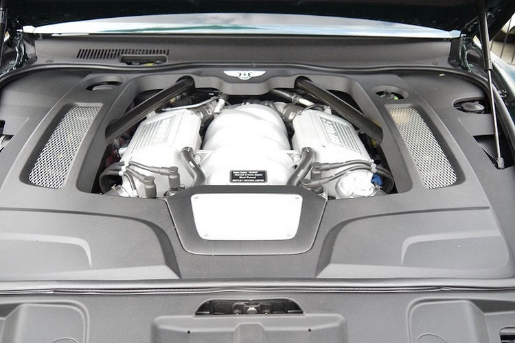 Bên dưới nắp ca-pô của chiếc Mulsanne cho Nữ hoàng Anh vẫn là khối động cơ 6,75 lít V8 với công suất tối đa 505 mã lực cùng mô-men xoắn cực đại lên tới 1020 Nm. Sức mạnh của động cơ được truyền qua hộp số tự động 8 cấp.