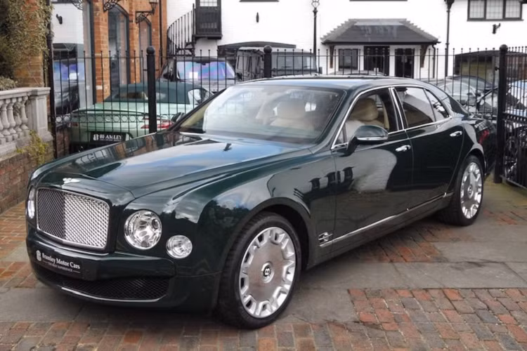 Từ năm 2012 tới 2013, chiếc xe siêu sang Bentley Mulsanne của nữ hoàng Elizabeth II sử dụng trong lễ kỷ niệm 60 năm tại vị, cùng với cuộc gặp mặt đầu tiên của bà với thủ tướng Anh David Cameron.
