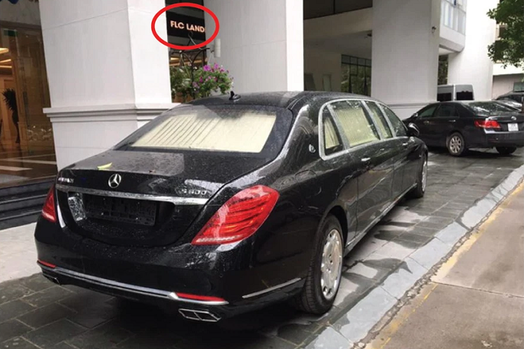 Giá xe Mercedes-Maybach S600 Pullman rơi vào khoảng 600.000 USD và sẽ ngốn của chủ nhân không dưới 1,5 triệu USD (khoảng 34,8 tỷ đồng) để có thể ra biển lăn bánh tại Việt Nam.