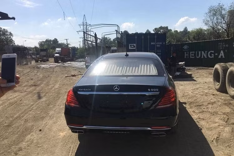 Mercedes-Maybach S600 Pullman của Chủ tịch tập đoàn FLC mới bị bắt gặp ở Đền Hùng vẫn sử dụng khối động cơ V12, dung tích 6.0 lít, tăng áp kép, sản sinh công suất 530 mã lực và mô-men xoắn cực đại 830 Nm tương tự như Mercedes-Maybach S600.
