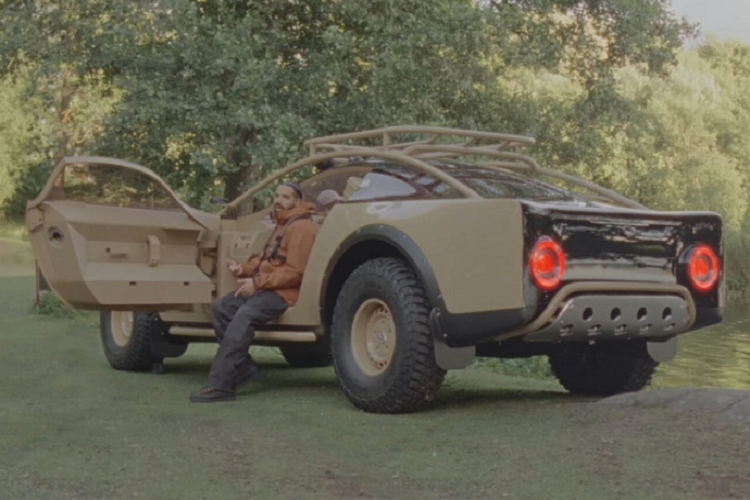 Kể từ khi Project Maybach off-road siêu sang ra mắt và được trưng bày tại Bảo tàng Rubell ở Miami, Florida, nam rapper Drake đã tỏ ra rất quan tâm tới chiếc xe concept đặc biệt này.