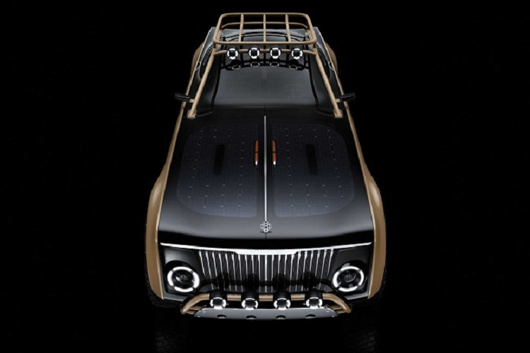 Cụm đèn ở đầu xe dạng tròn, tích hợp đèn LED chạy ban ngày - chi tiết lấy cảm hứng từ Mercedes-AMG G63. Project Maybach còn được trang bị một tấm chống trượt màu bạc to bản nhằm đảm bảo khả năng off-road tốt nhất.