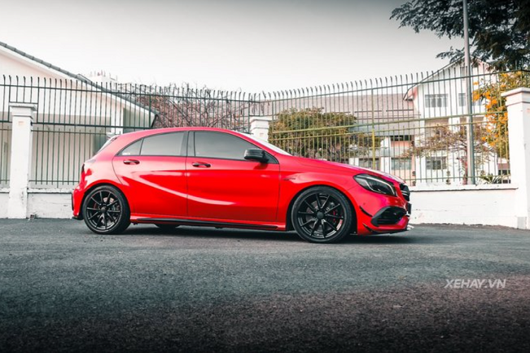 Cỗ máy tăng áp 2.0L 4 xi-lanh nguyên bản cho ra công suất 381 mã lực và mô-men xoắn 475 Nm, nhưng đã được tinh chỉnh để mạnh hơn 400 mã lực. Phần ống xả của xe cũng được độ lại để đem đến cho xe âm thanh uy lực hơn.