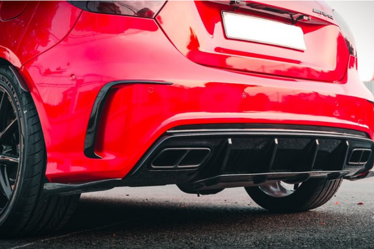 Tịa thời điểm mới về Việt Nam, giá xe Mercedes-Benz A45 AMG được bán chính hãng từ 2,25 tỷ đồng.