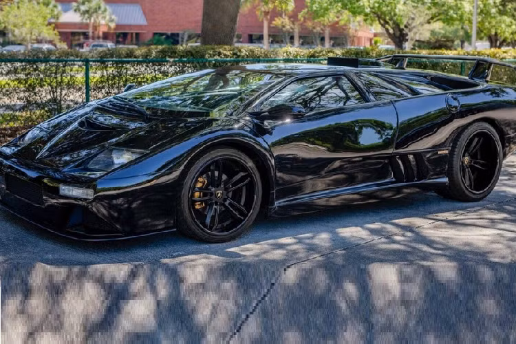 Nếu bạn từng mong muốn sở hữu một chiếc Lamborghini Diablo GT hàng hiếm nhưng chưa bao giờ có đủ điều kiện tài chính, vậy thì bạn có thể muốn cân nhắc tìm kiếm một bản sao chất lượng nào đó. 
