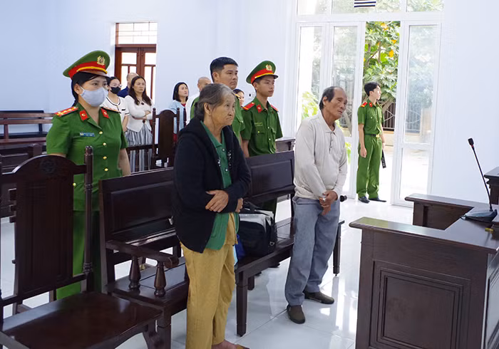 Vu khong lanh dao, hai vo chong cung linh an tu