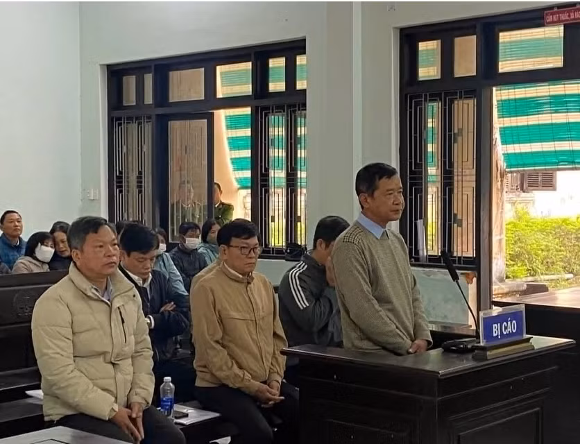 Xet xu vu an Nhan hoi lo tai Trung tam dang kiem TP. Hue