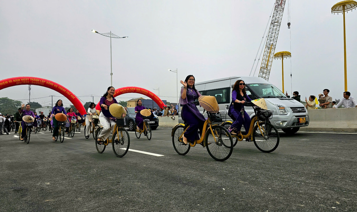 Cầu Nguyễn Hoàng bắc qua sông Hương chính thức thông xe kỹ thuật - Hình 2 Cau Nguyen Hoang bac qua song Huong chinh thuc thong xe ky thuat-Hinh-2