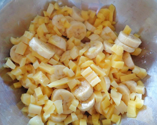 Bước 1: Mít tước nhỏ, chuối cắt miếng cho vào máy xay sinh tố xay nhuyễn.