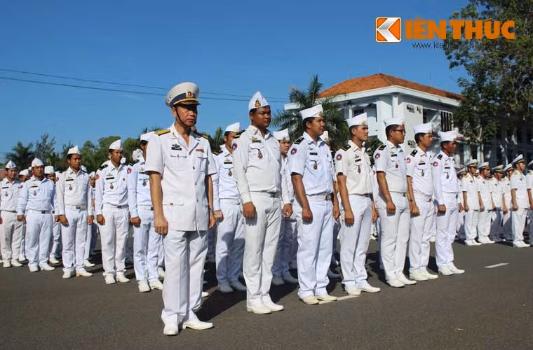 Hệ quốc tế: ngoài công tác đào tạo cán bộ trong nước, Học viện Hải quân cũng đã đào tạo biết bao thế hệ cho Hải quân Hoàng gia Cam Pu Chia với hàng ngàn học viên trong thời gian gần đây.