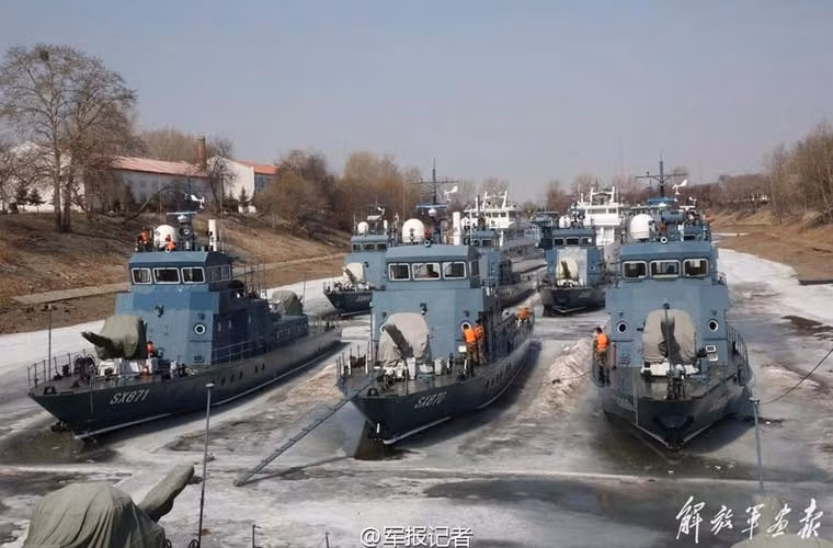 Đội tàu tuần tra biên giới đường thủy của Trung Quốc.