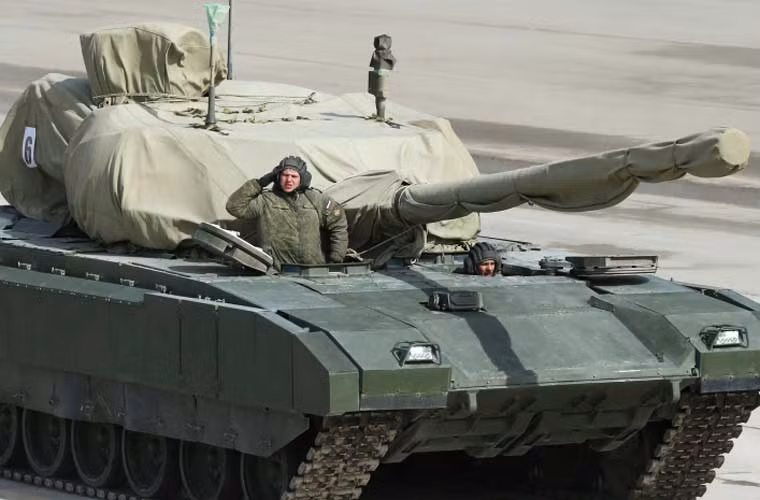 Bức ảnh rõ nét, cận cảnh nhất về siêu tăng T-14 Armata trong hoạt động hợp luyện duyệt binh của Quân đội Nga tuần qua.