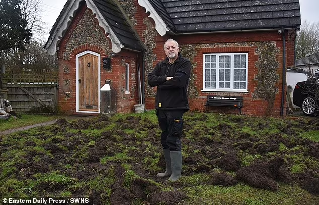 Ông Williams đã trình báo cảnh sát cũng như các cơ quan liên quan để họ giải quyết tình trạng này. Tuy nhiên, các sĩ quan cho rằng đây là vấn đề dân sự.