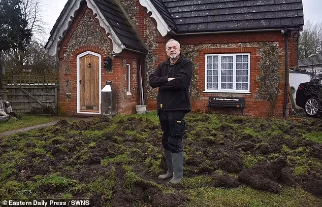 Ông Williams đã trình báo cảnh sát cũng như các cơ quan liên quan để họ giải quyết tình trạng này. Tuy nhiên, các sĩ quan cho rằng đây là vấn đề dân sự.