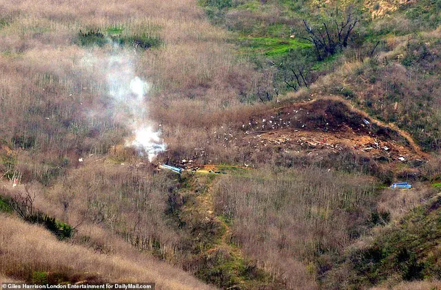 Ngày 26/1/2020, máy bay trực thăng Sikorsky S-76B chở huyền thoại bóng rổ Mỹ Kobe Bryant, con gái anh và vài người bạn của anh đâm vào sườn đồi ở Calabasas, Mỹ. Vụ tai nạn khiến cả 9 người trên máy bay thiệt mạng. Ảnh: DM.