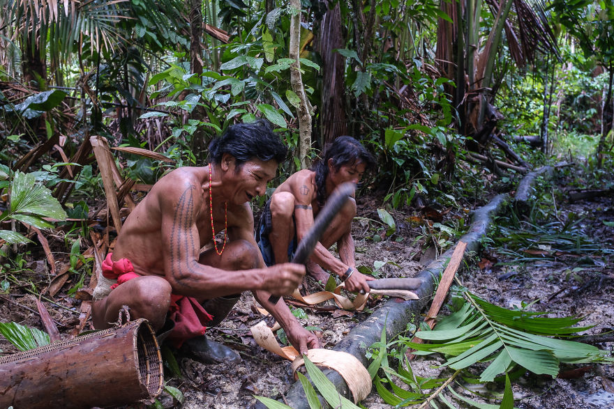 Trang phục chính của nam giới của bộ tộc Mentawai là khố.