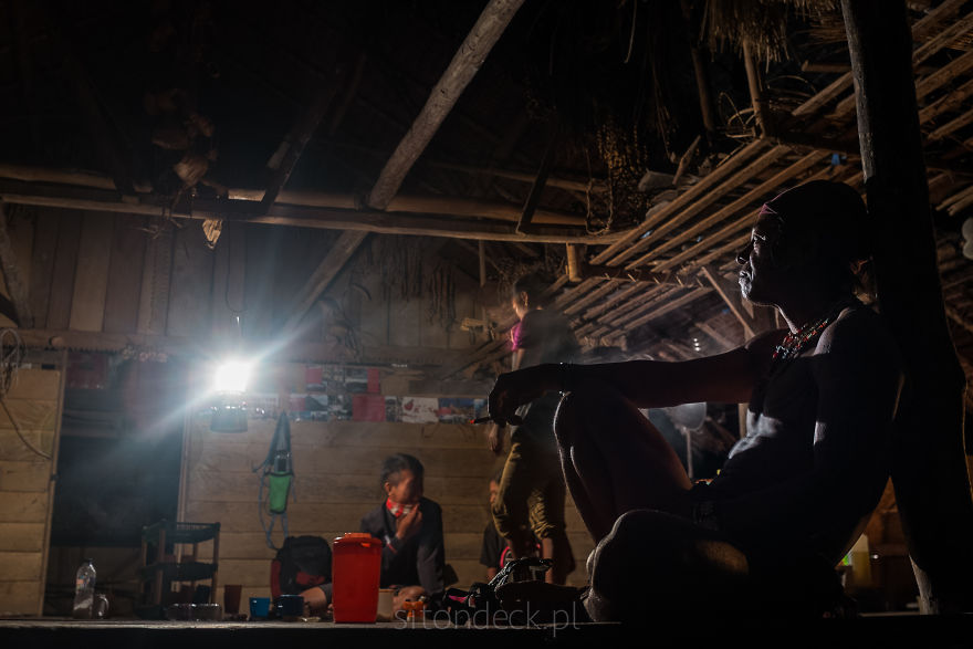 Người Mentawai chỉ uống trà hoặc cà phê đậm đặc suốt ngày.