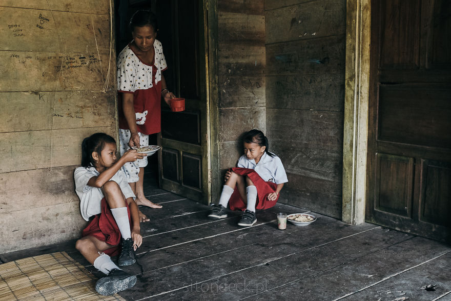 Có một ngôi trường ở Madobag, đảo Mentawai.