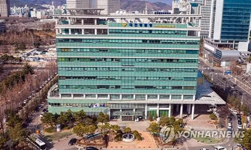 Hiện chưa rõ động cơ vụ tấn công. Các nhà chức trách đang mở cuộc điều tra vụ án. Ảnh: Yonhap.