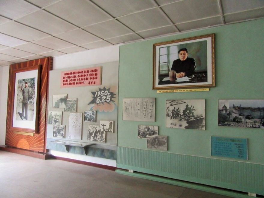 Theo tác giả, bức ảnh này chụp bên trong một bảo tàng gần khu phi quân sự.