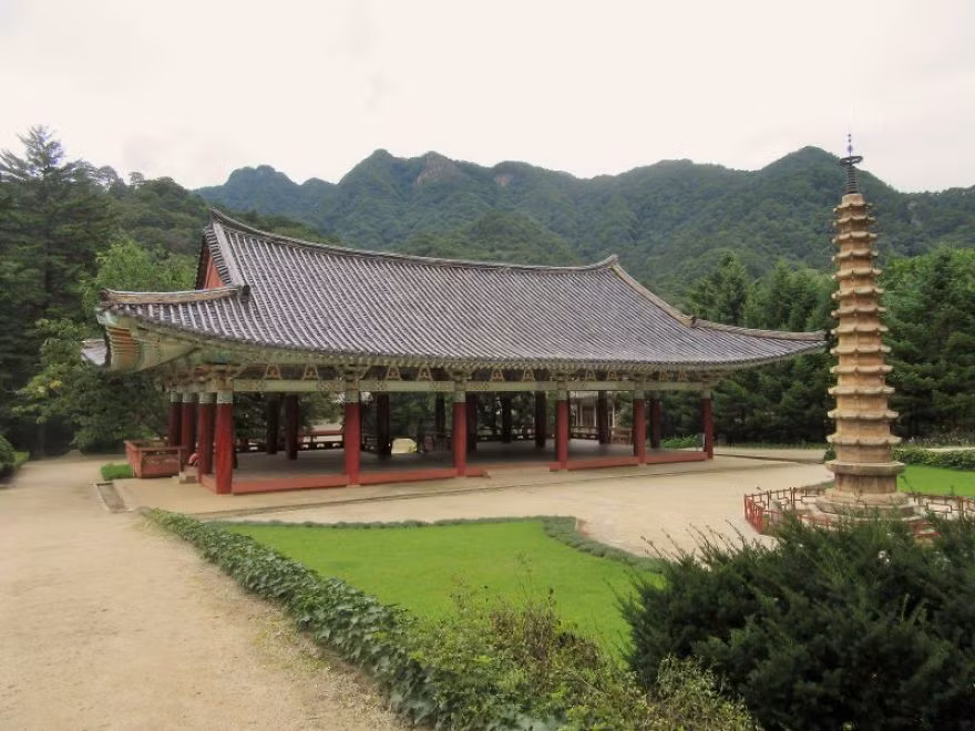 Chùa Pohyon là một ngôi chùa Phật giáo ở phía bắc Triều Tiên.