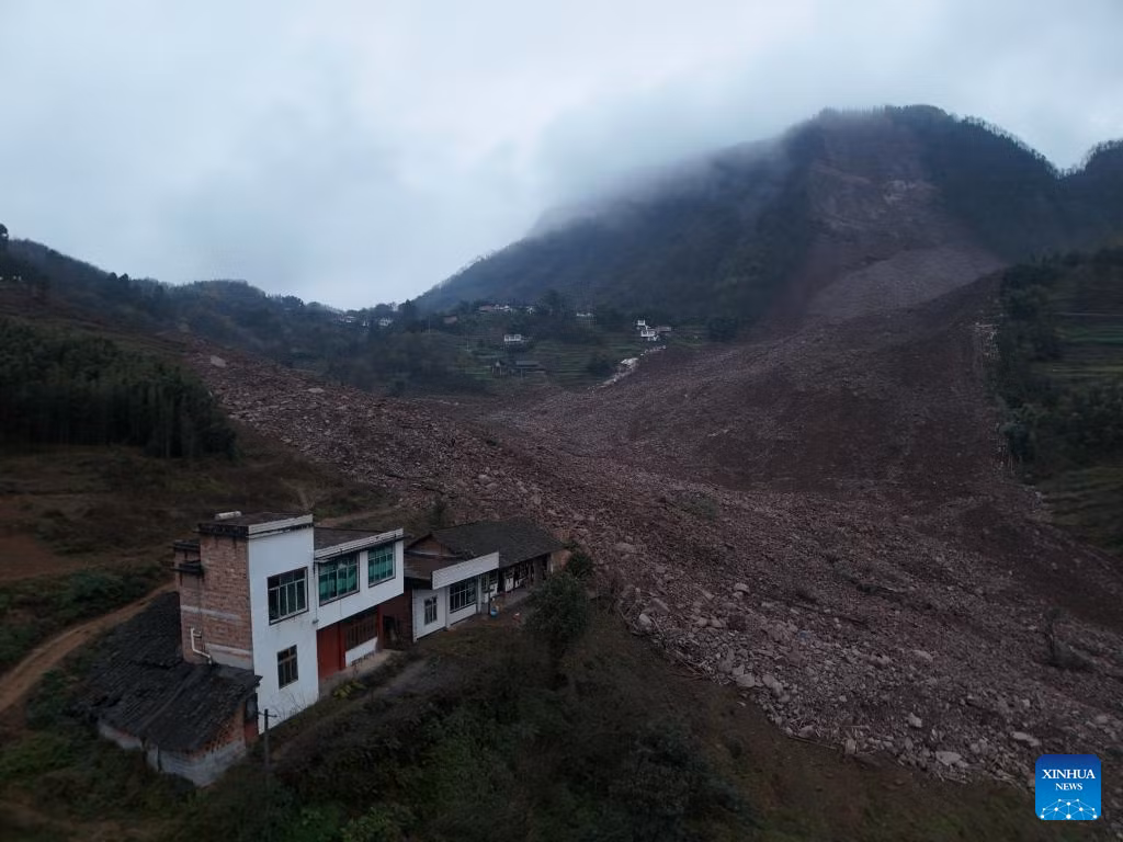 Hien truong tran lo dat kinh hoang o Trung Quoc-Hinh-3