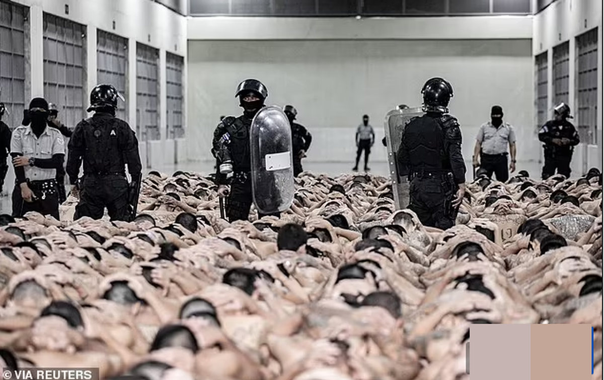 Nhà tù này được trang bị hệ thống ngăn chặn tù nhân liên lạc với thế giới bên ngoài bằng điện thoại di động.