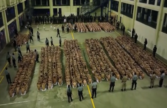 Theo Tổng thống Bukele, mức phí này giúp toàn bộ hệ thống nhà tù có thể được duy trì.