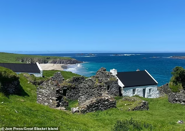 Hiện giờ, hòn đảo có 5 ngôi nhà nghỉ dưỡng và một quán cà phê để phục vụ khách du lịch ghé thăm. Ảnh: JP.