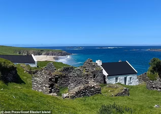 Hiện giờ, hòn đảo có 5 ngôi nhà nghỉ dưỡng và một quán cà phê để phục vụ khách du lịch ghé thăm. Ảnh: JP.