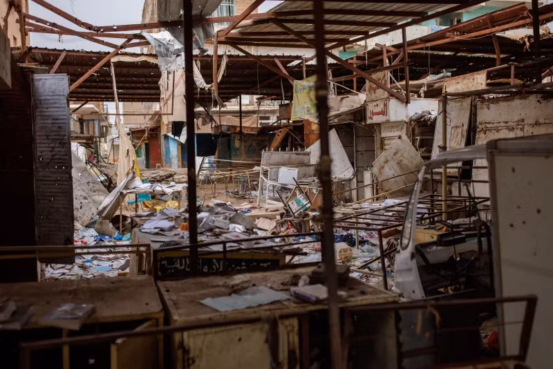 Souq Omdurman, một khu chợ rộng lớn, đã bị phá hủy và bỏ hoang ở Omdurman trong bức ảnh chụp hồi tháng 9/2024. Ảnh: NPR.