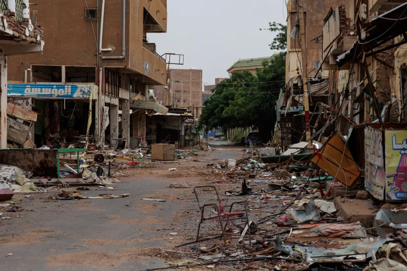  Thành phố Omdurman của Sudan từng sôi động và nhộn nhịp đã trở nên hoang tàn, đổ nát vì những cuộc giao tranh dữ dội giữa các lực lượng trong nước. Ảnh: NPR.