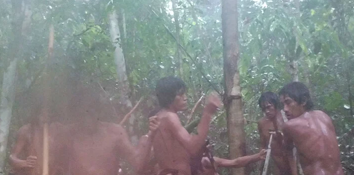 Người Massaco sử dụng cung tên để săn bắn. Những chiếc bẫy thủ công độc đáo và ngôn ngữ của bộ tộc này là những thứ khiến họ nổi bật so với các nhóm người vùng lân cận khác.