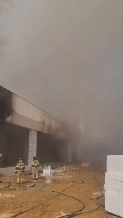 Ngọn lửa gần như được khống chế vào khoảng 13h30 chiều cùng ngày. Ảnh: Chosun.