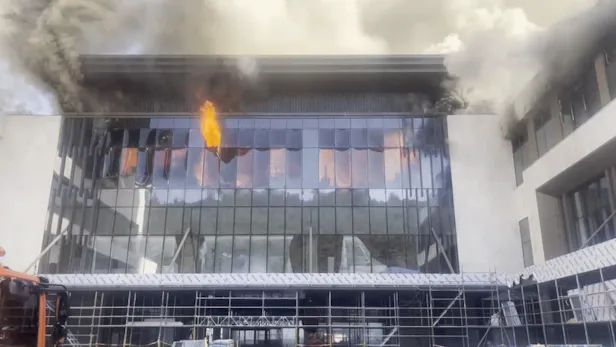 "Những người tử vong được tìm thấy tại nơi xảy ra hỏa hoạn. Họ được cho là không thể thoát ra ngoài vì có rất nhiều vật liệu dễ cháy gần lối ra", ông Park thông tin. Ảnh: Chosun.