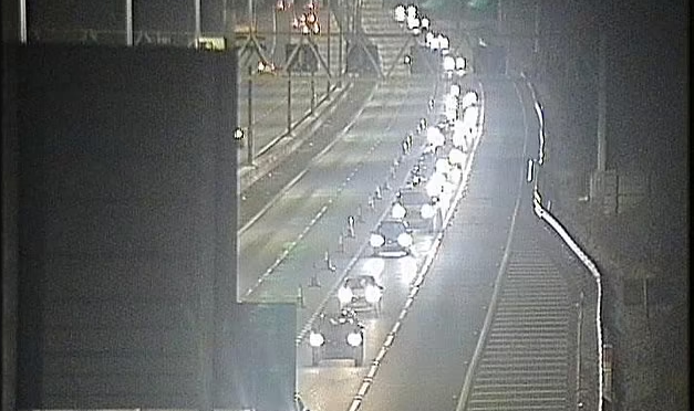 Dong cua duong cao toc sau khi phat hien thi the nam gioi