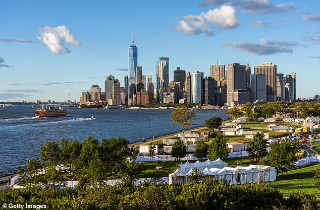 Góc nhìn từ trên cao này được chụp trên Đảo Governors hướng về phía Lower Manhattan. Ảnh: Getty. 
