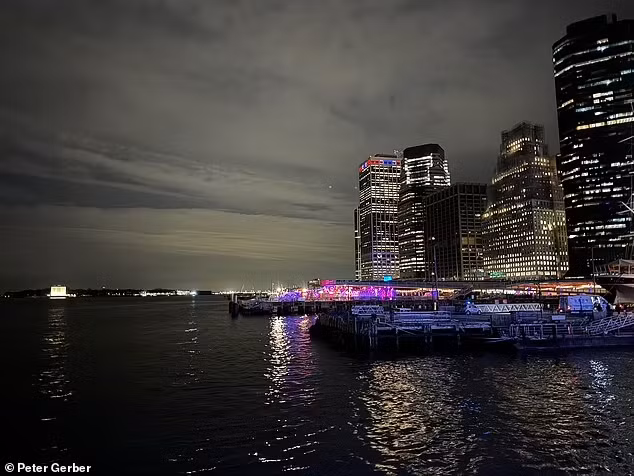 Hai hung phat hien vali chua thi the nguoi tren song