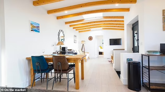 Elaine và Alan đặt tên cho ngôi nhà này là "Hafan Y Traeth".