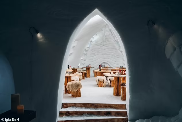 Các phòng khách sạn cũng được trang bị thảm nhiệt, đèn điện và ổ cắm nguồn USB.