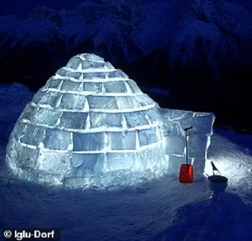 Nhiệt độ bên trong khách sạn bằng tuyết này thường từ -2 độ C tới 2 độ C và thậm chí giường cũng được làm bằng tuyết.